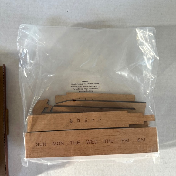 NEW IN BOX Berkshire Perpetual Calendar Cityscape Skyscrapers Wood Buildings - Picture 3 of 5